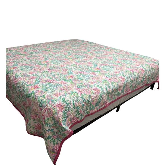 Pottery Barn X Lilly Pulitzer Reversible King Quilt in Lilly Of The Jungle - Picture 3 of 13
